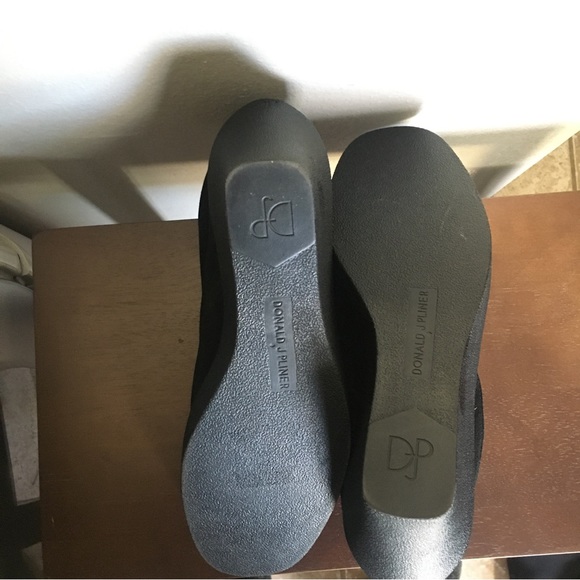 EUC Donald J. Pliner Lowe Black Suede Wedge Heels - Picture 6 of 7